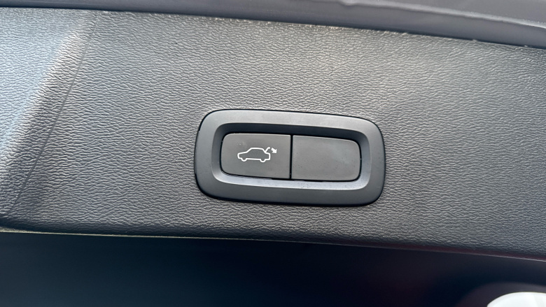 Volvo XC40 2.0 B3P Core 5dr Auto Petrol Estate